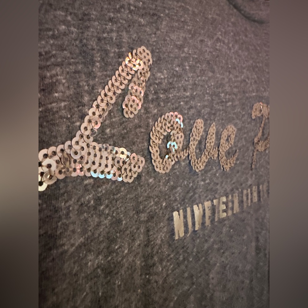 PINK Victoria’s Secret Tee - Picture 2 of 3